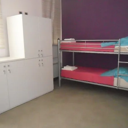 Ca'maleonte Hostel *